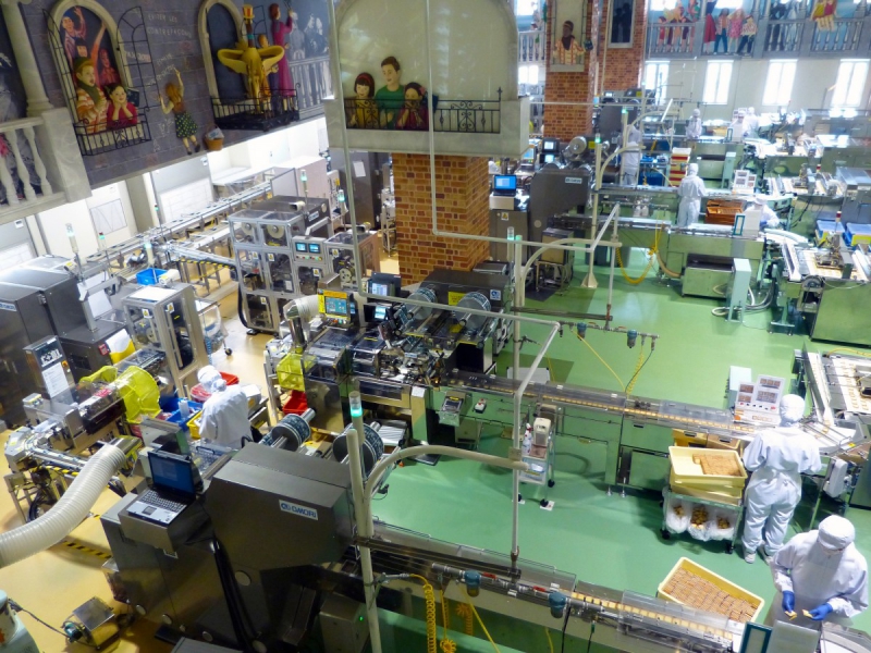 patisserie-GONFARON-min_japan_sapporo_chocolate_factory_label_packaging_cookie_machine_operators-961509